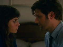 Lizzy Caplan, Isla Fisher - Bachelorette